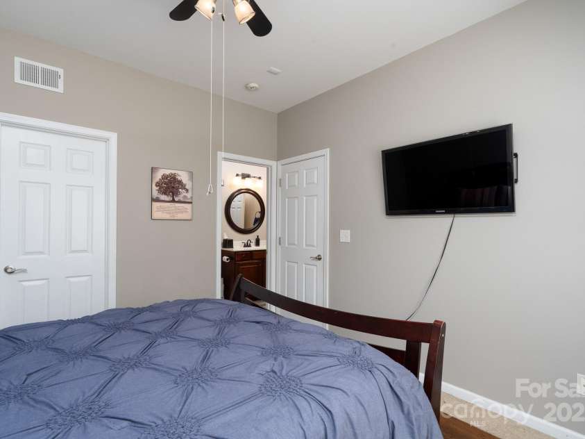 14117 Hiawatha Court, Huntersville, NC 28078.  MLS# CAR4235904, YatesRealty ID 4169. Main floor bedroom ensuite with full bath