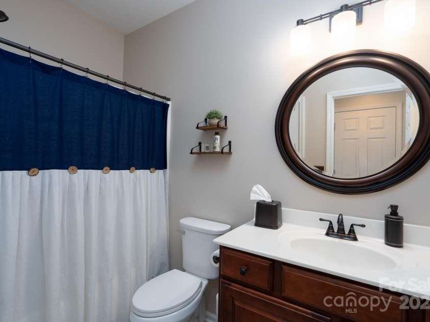 14117 Hiawatha Court, Huntersville, NC 28078.  MLS# CAR4235904, YatesRealty ID 4169. Main floor full bath