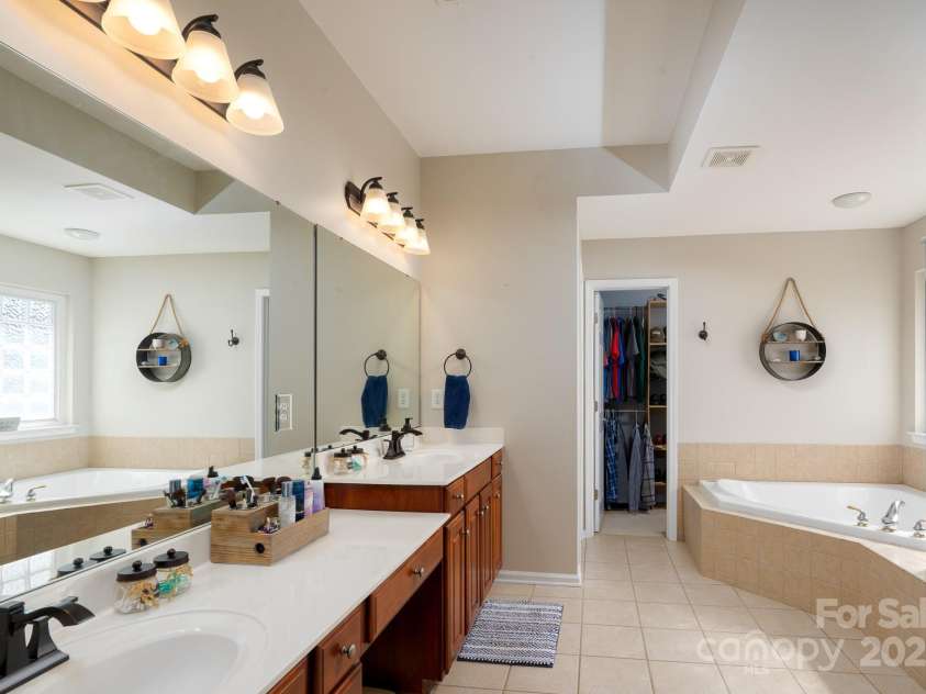 14117 Hiawatha Court, Huntersville, NC 28078.  MLS# CAR4235904, YatesRealty ID 4169. Primary bath with shower, soaking tub, 2 vanities and his and hers closets