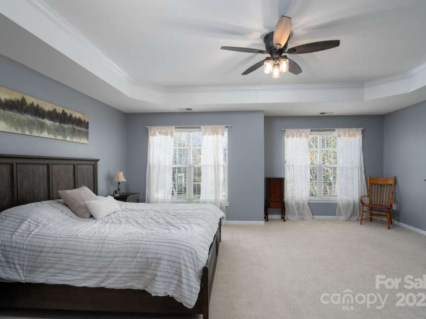14117 Hiawatha Court, Huntersville, NC 28078.  MLS# CAR4235904, YatesRealty ID 4169. Primary ensuite with tray ceilings