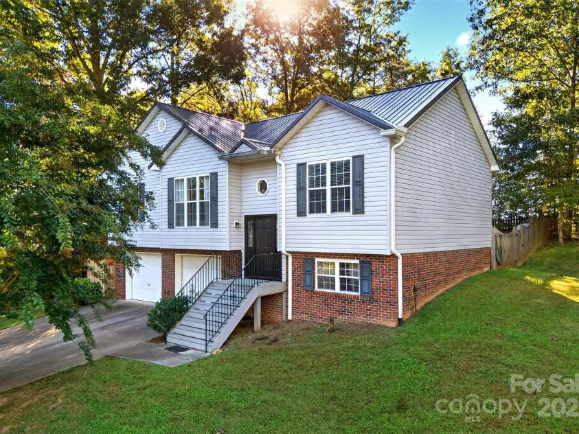2691 Laurel Pointe Drive, Nebo, NC 28761.  MLS# CAR4314404, YatesRealty ID 4169. 