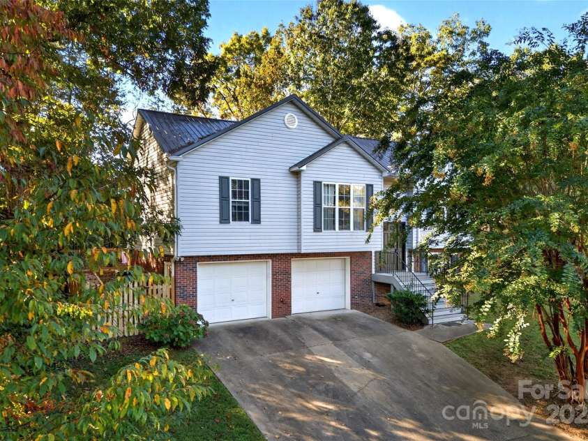 2691 Laurel Pointe Drive, Nebo, NC 28761.  MLS# CAR4314404, YatesRealty ID 4169. 