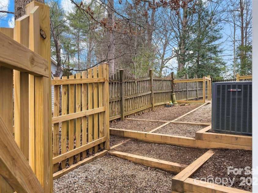 2691 Laurel Pointe Drive, Nebo, NC 28761.  MLS# CAR4314404, YatesRealty ID 4169. 