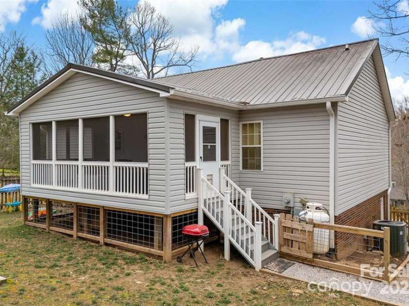 2691 Laurel Pointe Drive, Nebo, NC 28761.  MLS# CAR4314404, YatesRealty ID 4169. 