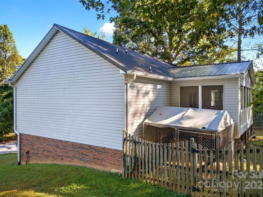 2691 Laurel Pointe Drive, Nebo, NC 28761.  MLS# CAR4314404, YatesRealty ID 4169. 