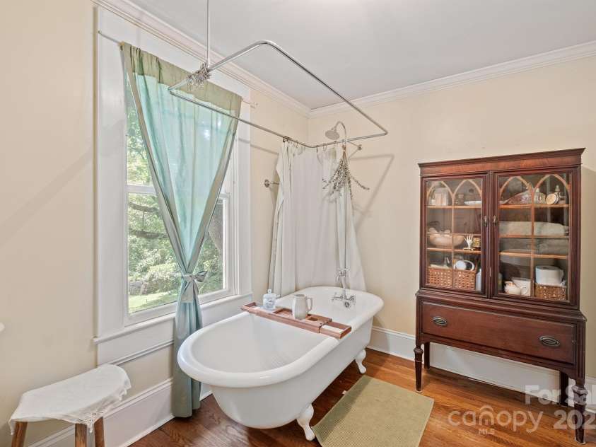 506 MAIN Street, Lenoir, NC 28645.  MLS# CAR4293002, YatesRealty ID 4169. 