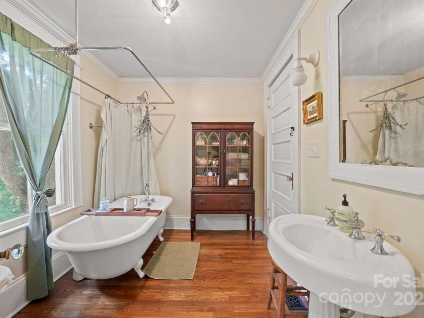 506 MAIN Street, Lenoir, NC 28645.  MLS# CAR4293002, YatesRealty ID 4169. 