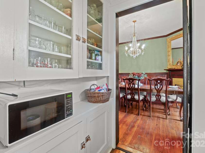 506 MAIN Street, Lenoir, NC 28645.  MLS# CAR4293002, YatesRealty ID 4169. 