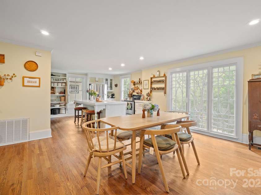 506 MAIN Street, Lenoir, NC 28645.  MLS# CAR4293002, YatesRealty ID 4169. 