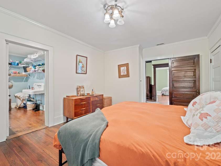 506 MAIN Street, Lenoir, NC 28645.  MLS# CAR4293002, YatesRealty ID 4169. 