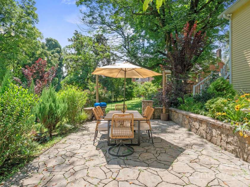 506 MAIN Street, Lenoir, NC 28645.  MLS# CAR4293002, YatesRealty ID 4169. 