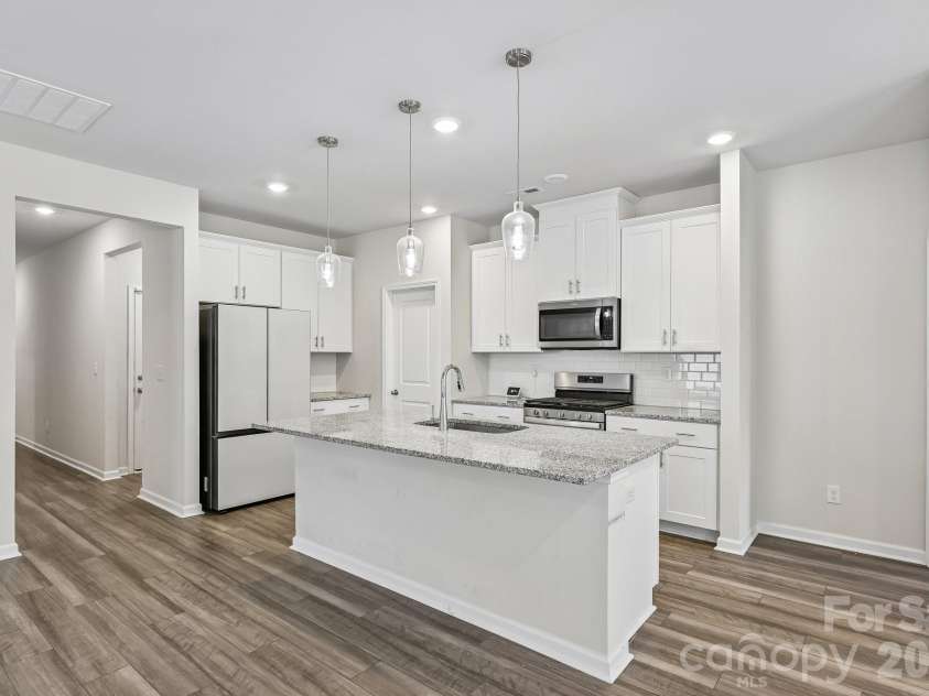 186 Guardian Gate Drive, Mooresville, NC 28115.  MLS# CAR4409616, YatesRealty ID 41690. Kitchen