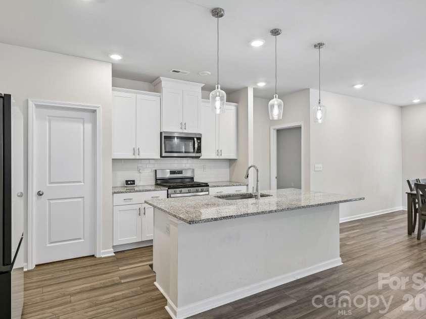 186 Guardian Gate Drive, Mooresville, NC 28115.  MLS# CAR4409616, YatesRealty ID 41690. Kitchen