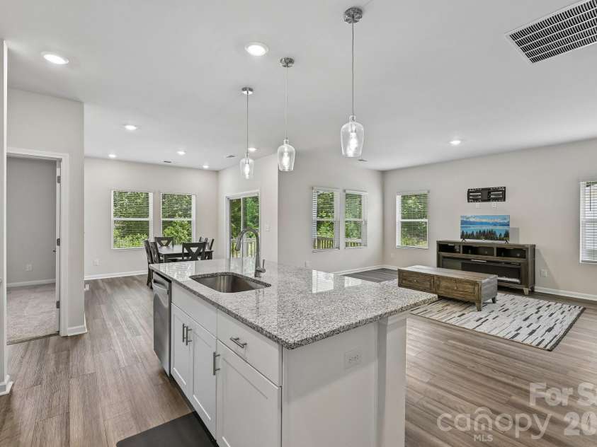 186 Guardian Gate Drive, Mooresville, NC 28115.  MLS# CAR4409616, YatesRealty ID 41690. Kitchen