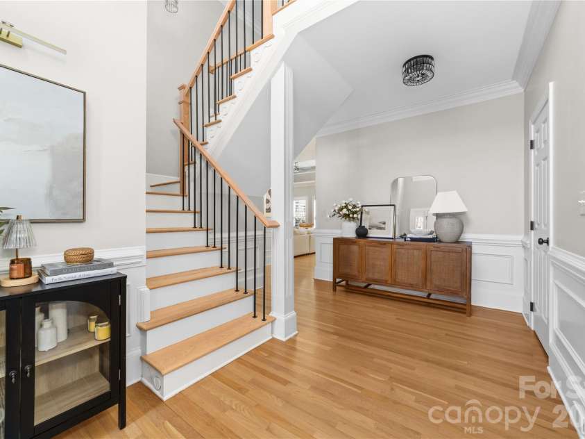 17318 Players Ridge Drive, Cornelius, NC 28031.  MLS# CAR4410446, YatesRealty ID 41692. Gracious foyer