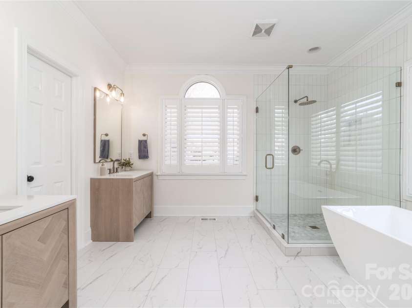 17318 Players Ridge Drive, Cornelius, NC 28031.  MLS# CAR4410446, YatesRealty ID 41692. NEW Primary Bathroom