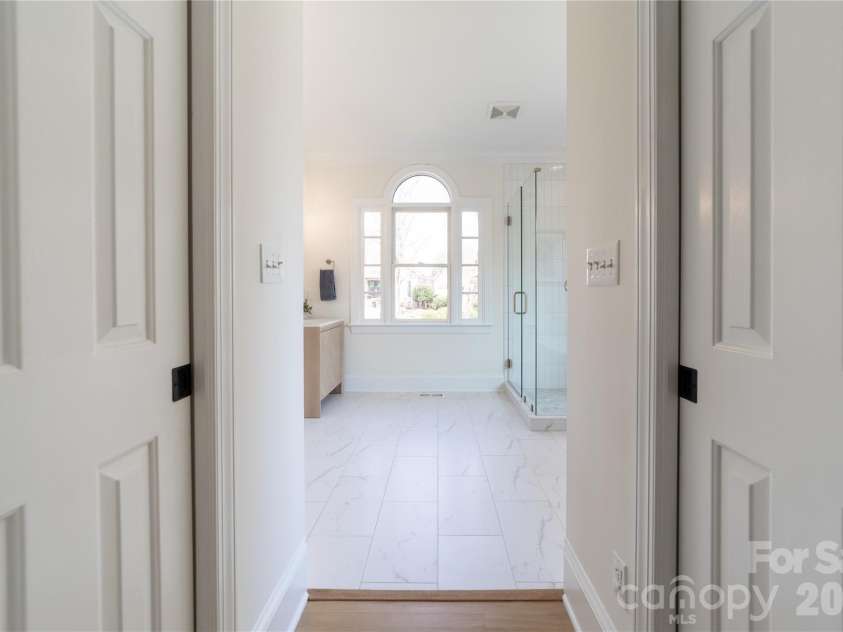 17318 Players Ridge Drive, Cornelius, NC 28031.  MLS# CAR4410446, YatesRealty ID 41692. Primary suite