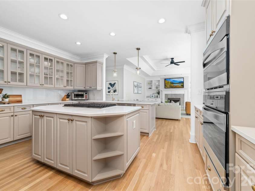 17318 Players Ridge Drive, Cornelius, NC 28031.  MLS# CAR4410446, YatesRealty ID 41692. Updated kitchen