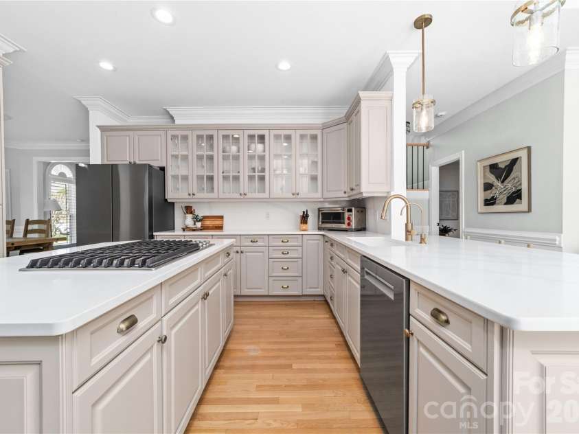 17318 Players Ridge Drive, Cornelius, NC 28031.  MLS# CAR4410446, YatesRealty ID 41692. Updated kitchen