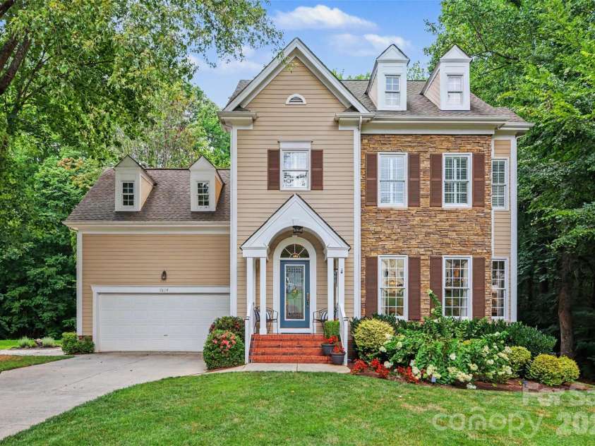 7814 Hollow Oaks Lane, Waxhaw, NC 28173.  MLS# CAR4406553, YatesRealty ID 41693. 