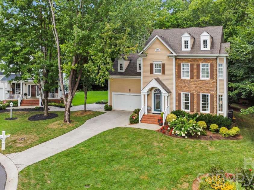 7814 Hollow Oaks Lane, Waxhaw, NC 28173.  MLS# CAR4406553, YatesRealty ID 41693. 