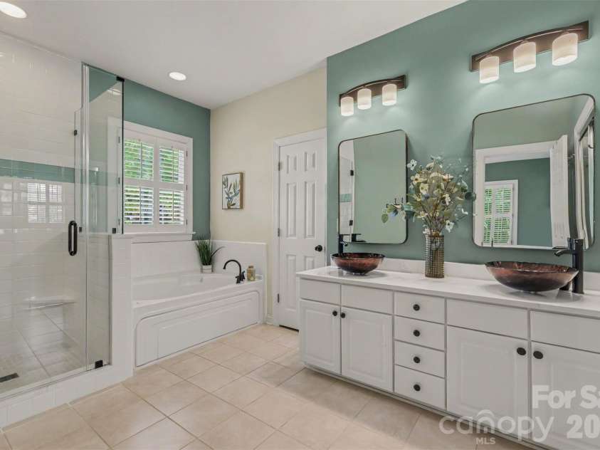 7814 Hollow Oaks Lane, Waxhaw, NC 28173.  MLS# CAR4406553, YatesRealty ID 41693. 