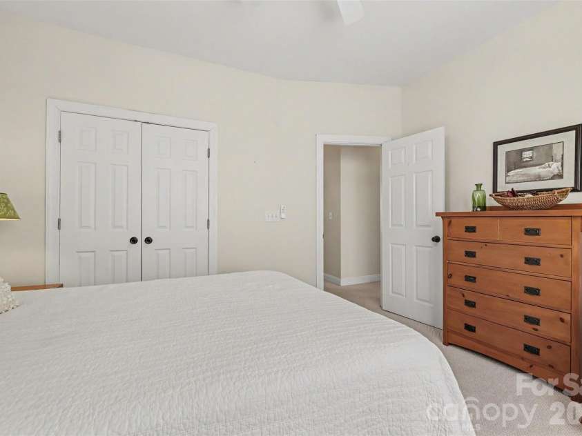 7814 Hollow Oaks Lane, Waxhaw, NC 28173.  MLS# CAR4406553, YatesRealty ID 41693. 