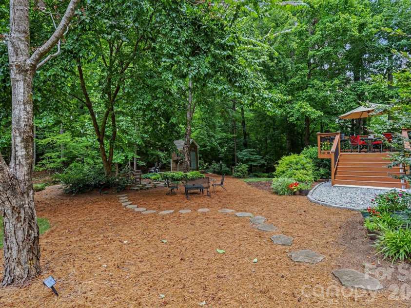 7814 Hollow Oaks Lane, Waxhaw, NC 28173.  MLS# CAR4406553, YatesRealty ID 41693. 