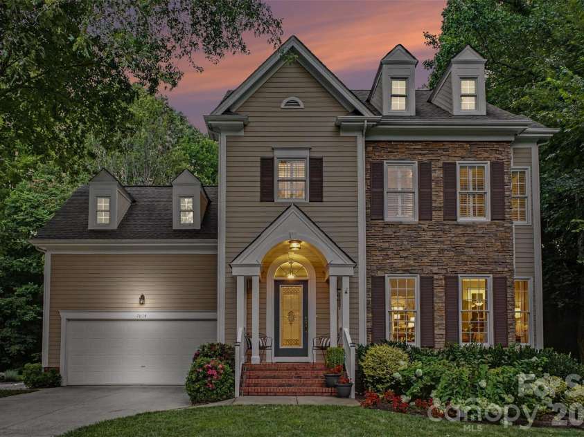 7814 Hollow Oaks Lane, Waxhaw, NC 28173.  MLS# CAR4406553, YatesRealty ID 41693. 