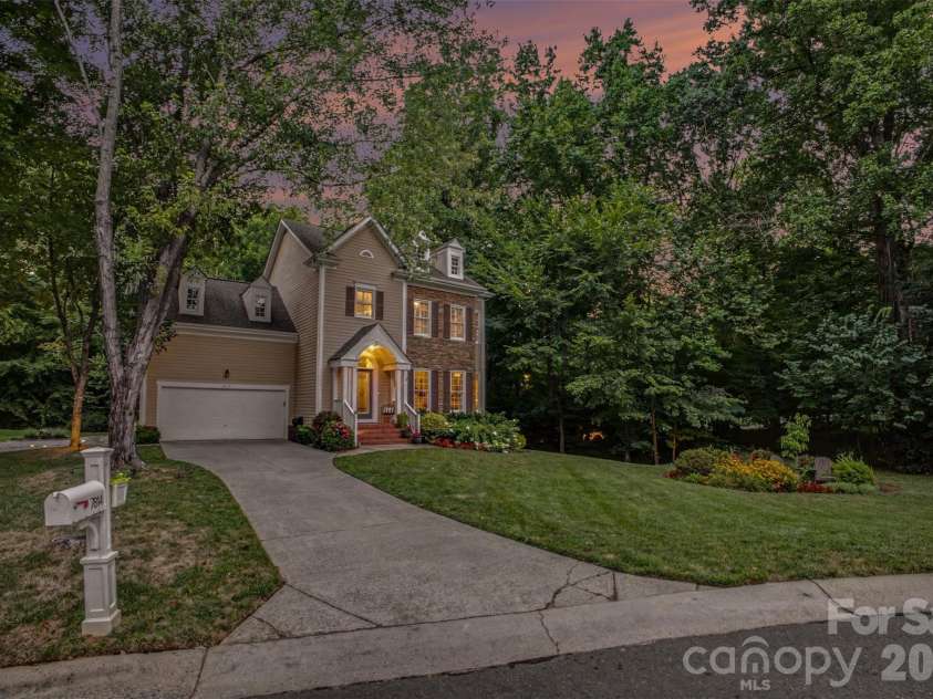 7814 Hollow Oaks Lane, Waxhaw, NC 28173.  MLS# CAR4406553, YatesRealty ID 41693. 