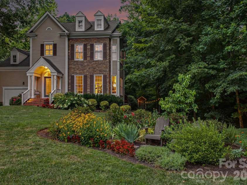 7814 Hollow Oaks Lane, Waxhaw, NC 28173.  MLS# CAR4406553, YatesRealty ID 41693. 
