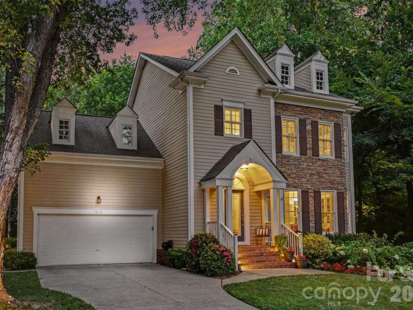 7814 Hollow Oaks Lane, Waxhaw, NC 28173.  MLS# CAR4406553, YatesRealty ID 41693. 