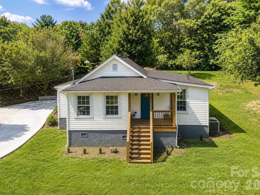 811 Markham Road, Tryon, NC 28782.  MLS# CAR4411148, YatesRealty ID 41694. 