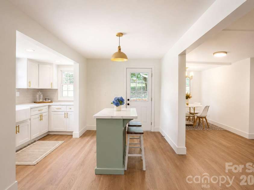 811 Markham Road, Tryon, NC 28782.  MLS# CAR4411148, YatesRealty ID 41694. 