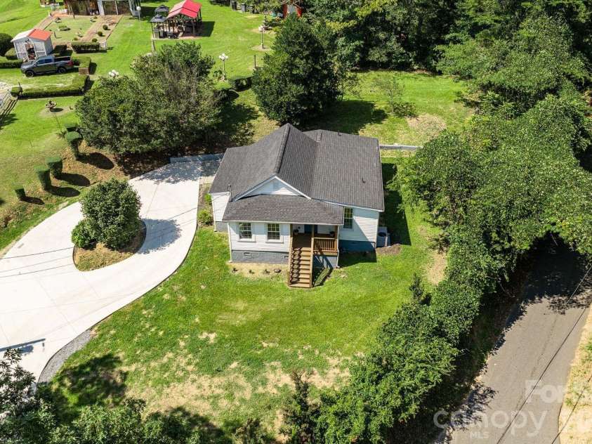 811 Markham Road, Tryon, NC 28782.  MLS# CAR4411148, YatesRealty ID 41694. 