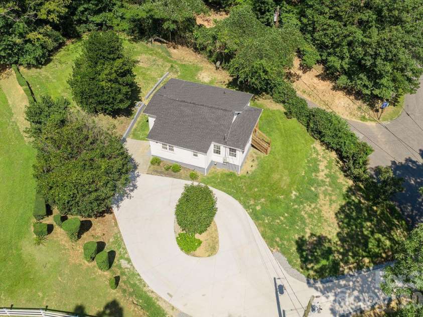 811 Markham Road, Tryon, NC 28782.  MLS# CAR4411148, YatesRealty ID 41694. 