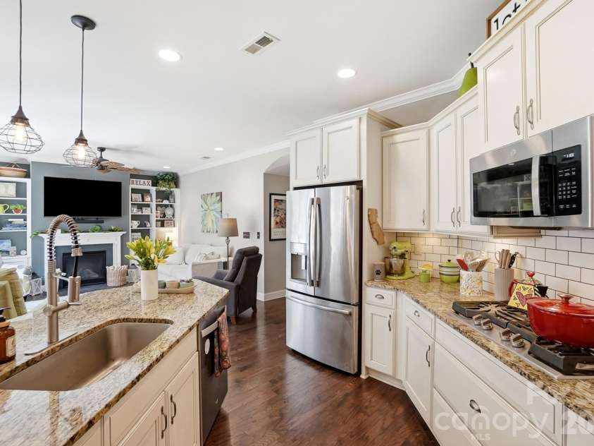 1100 Avalon Place, Matthews, NC 28104.  MLS# CAR4411415, YatesRealty ID 41696. 