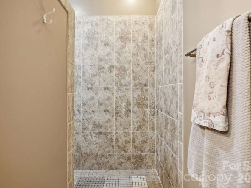 1100 Avalon Place, Matthews, NC 28104.  MLS# CAR4411415, YatesRealty ID 41696. 