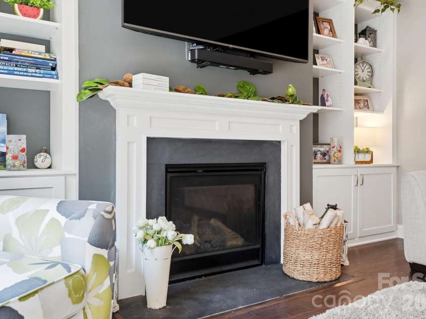 1100 Avalon Place, Matthews, NC 28104.  MLS# CAR4411415, YatesRealty ID 41696. Gas fireplace