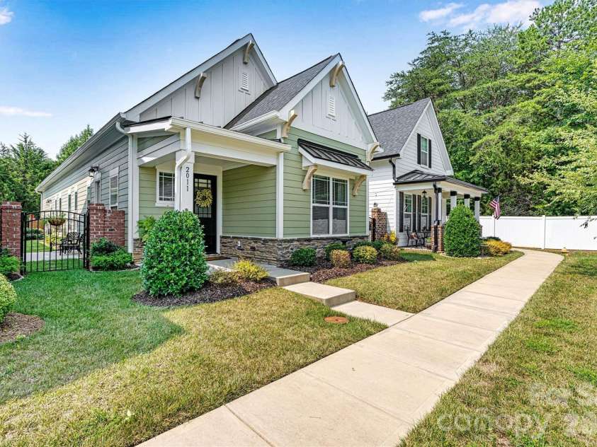 2011 Claybrook Lane, Denver, NC 28037.  MLS# CAR4410531, YatesRealty ID 41699. 