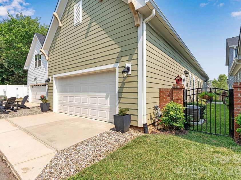 2011 Claybrook Lane, Denver, NC 28037.  MLS# CAR4410531, YatesRealty ID 41699. 