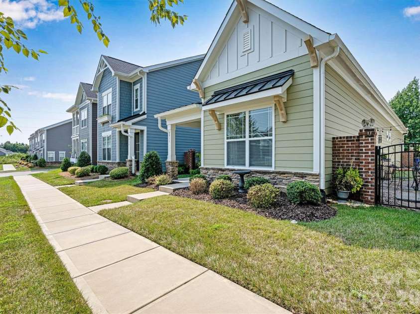 2011 Claybrook Lane, Denver, NC 28037.  MLS# CAR4410531, YatesRealty ID 41699. 