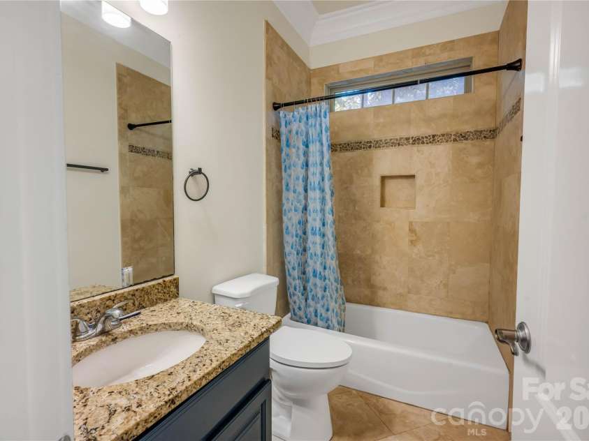 13631 William Stowe Drive, Charlotte, NC 28262.  MLS# CAR4411890, YatesRealty ID 41701. Hallway Bath