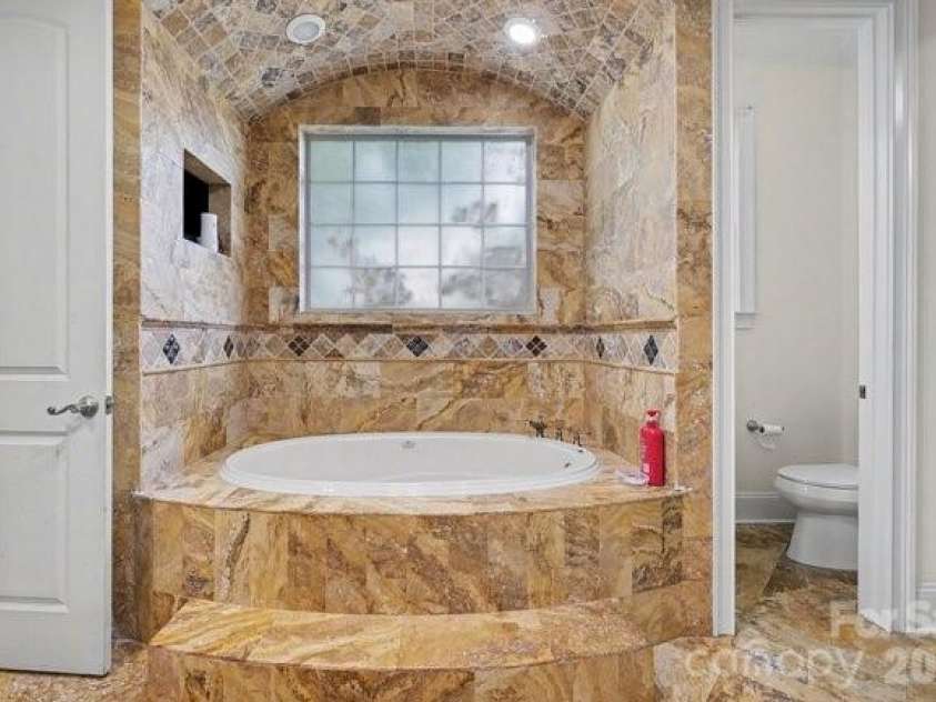 13631 William Stowe Drive, Charlotte, NC 28262.  MLS# CAR4411890, YatesRealty ID 41701. Master Bath