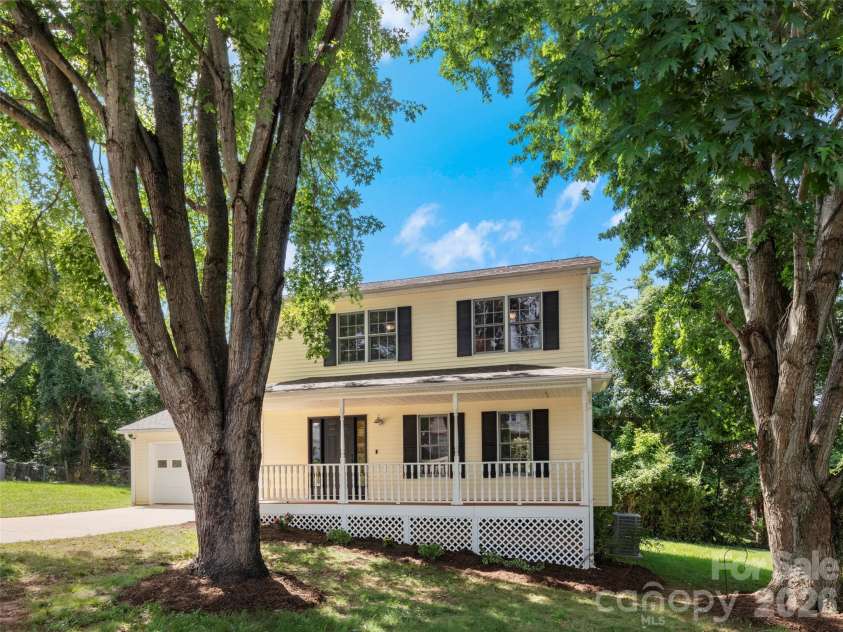 17 Mill Stone Drive, Asheville, NC 28803.  MLS# CAR4411060, YatesRealty ID 41704. 