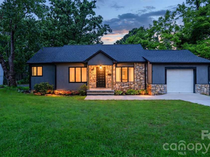 102 FALLS Street, Morganton, NC 28655.  MLS# CAR4410971, YatesRealty ID 41705. 