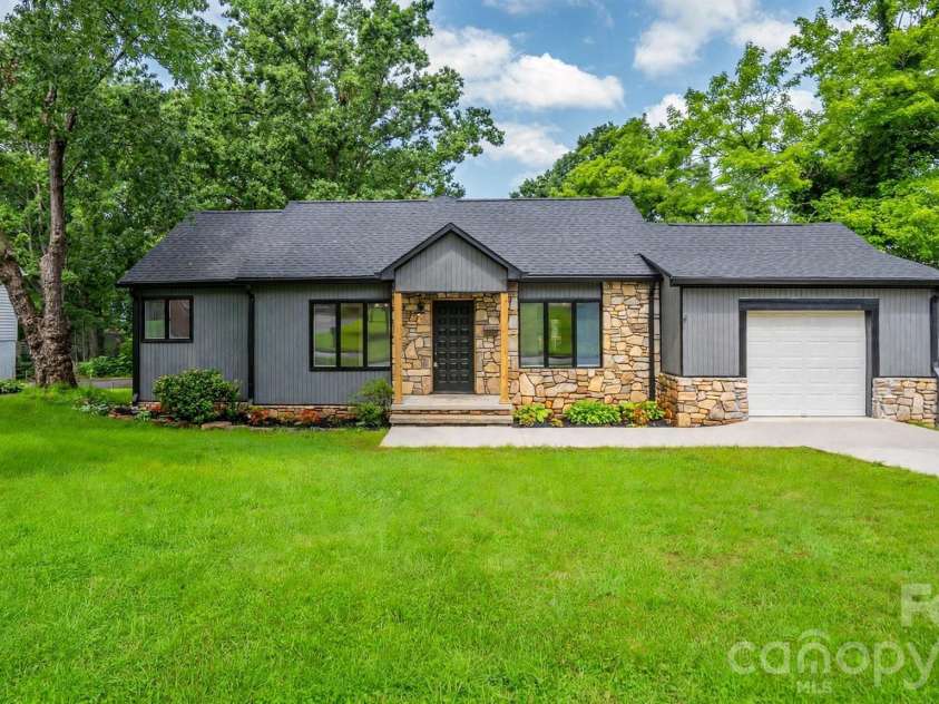 102 FALLS Street, Morganton, NC 28655.  MLS# CAR4410971, YatesRealty ID 41705. 
