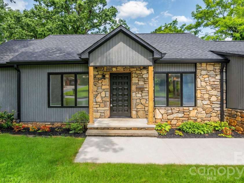 102 FALLS Street, Morganton, NC 28655.  MLS# CAR4410971, YatesRealty ID 41705. 