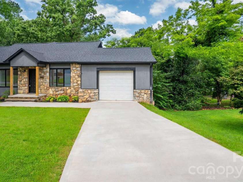 102 FALLS Street, Morganton, NC 28655.  MLS# CAR4410971, YatesRealty ID 41705. 