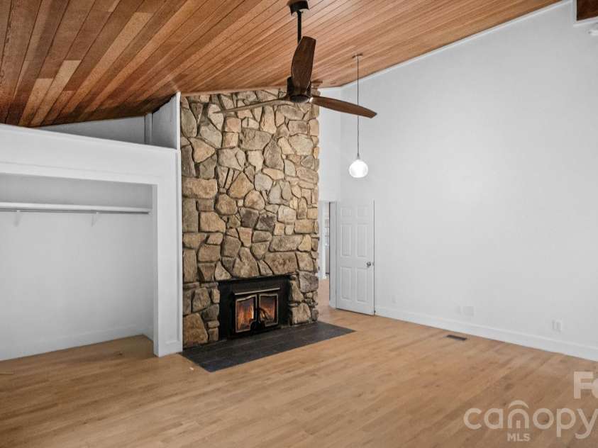 102 FALLS Street, Morganton, NC 28655.  MLS# CAR4410971, YatesRealty ID 41705. 